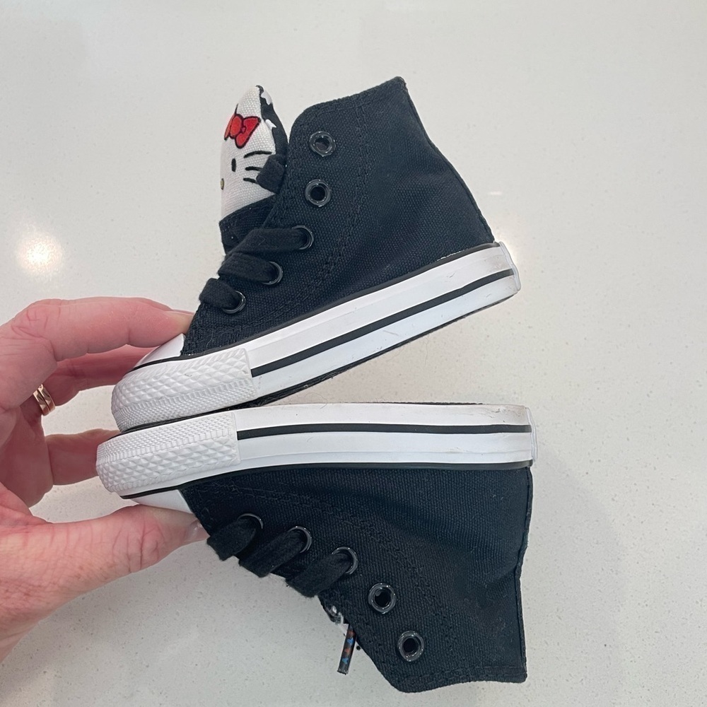 Hello kitty x converse black high top sneakers size 4 like new - Picture 3 of 7